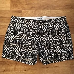 Old Navy patterned shorts. EUC.